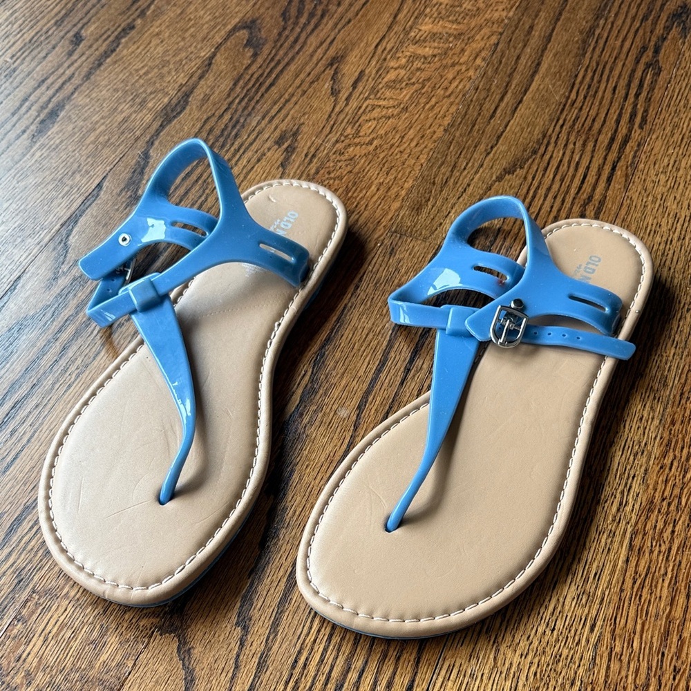 B33 Old Navy Blue and Tan Women's 10 Sandals Buckle Rubber Flats